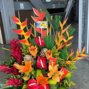Arreglo Floral con Heliconias, Aves del Paraíso + Cerveza