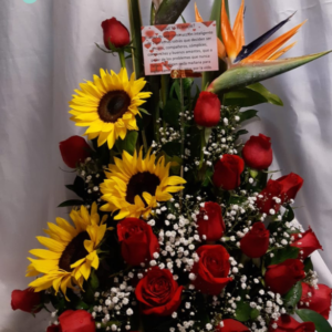 arreglo de rosas con girasoles