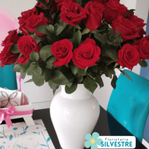 Jarrón con 24 Rosas Rojas