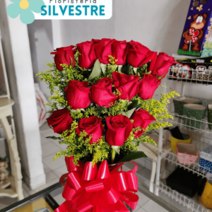 Jarrón con 12 Rosas Amarillas