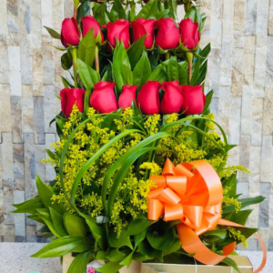 Arreglo Floral con 18 Rosas Rojas + chocolates