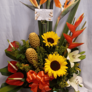 Arreglo con Anturios Rojos, girasoles, heliconias